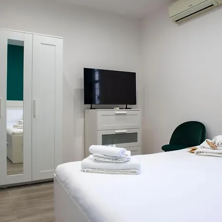 Lev Apartment *